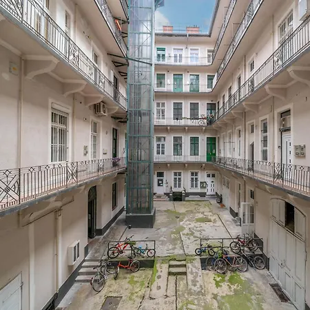 Urban Loft Haven Near Astoria Budapest