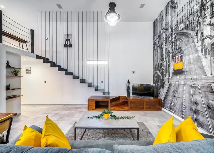 Urban Loft Haven -chic Loft With Ac, Smart Tv