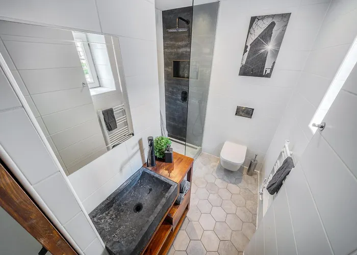 Urban Loft Haven -chic Loft With Ac, Smart Tv