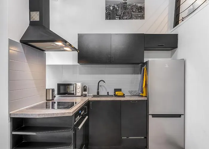 Urban Loft Haven -chic Loft With Ac, Smart Tv