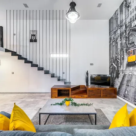 Urban Loft Haven -chic Loft With Ac, Smart Tv