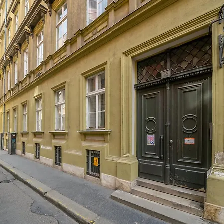 Apartment Urban Loft Haven -chic Loft With Ac, Smart Tv Budapest