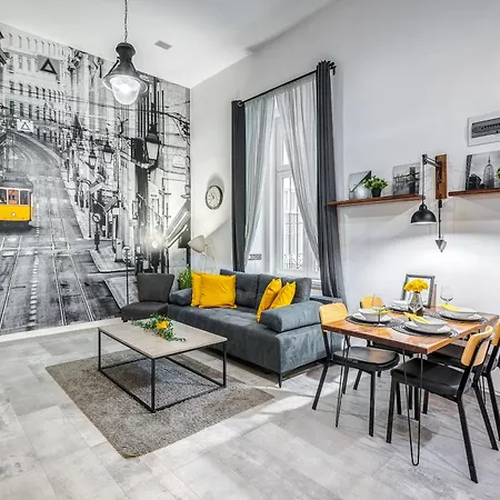 Urban Loft Haven -chic Loft With Ac, Smart Tv Apartment