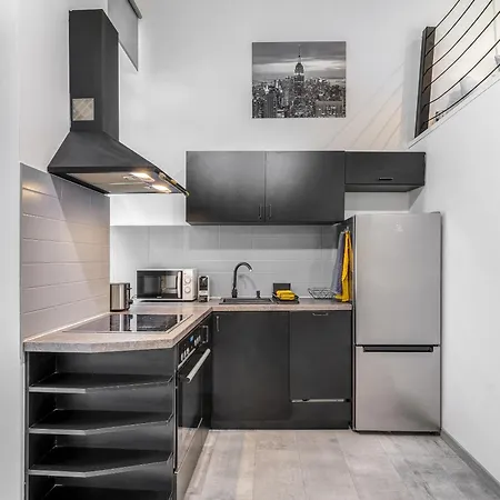 Urban Loft Haven -chic Loft With Ac, Smart Tv