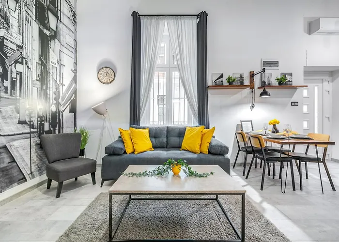 Urban Loft Haven -chic Loft With Ac, Smart Tv