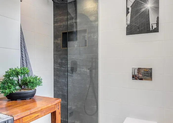 Urban Loft Haven -chic Loft With Ac, Smart Tv *